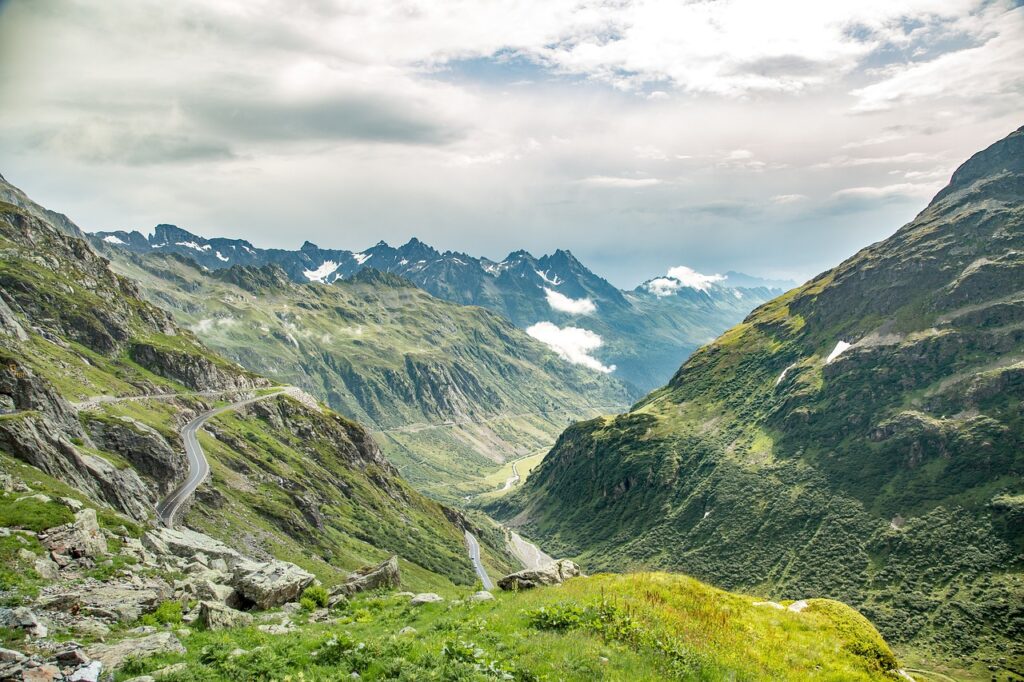 Top 5 cabrio-roadtrips in Europa die je ooit met een huurauto moet rijden Top 5 cabrio-roadtrips in Europa die je ooit met een huurauto moet rijden