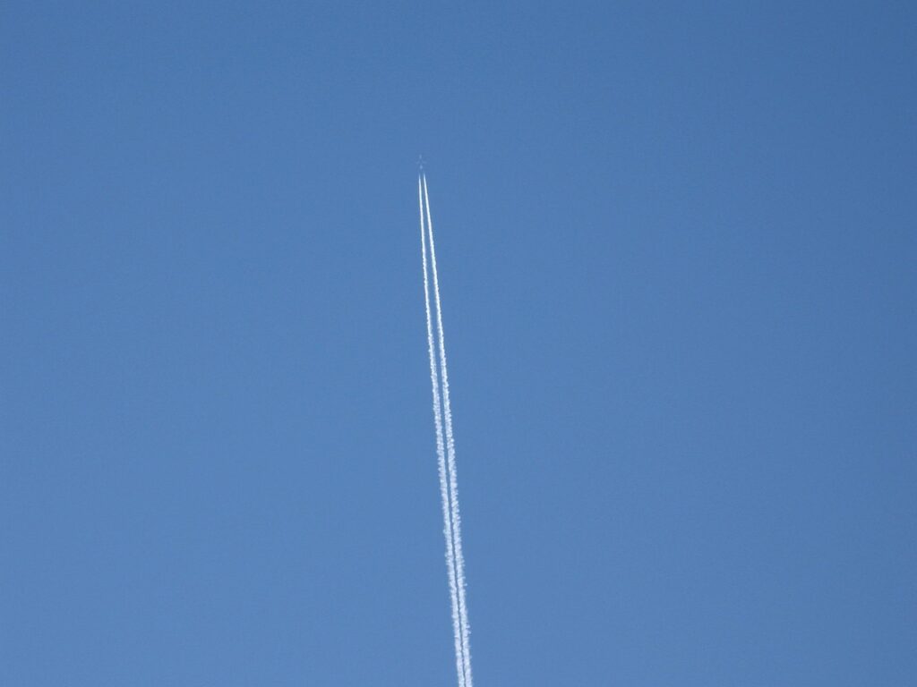 Genieten van bochtige wegen in de Eifel vlak over de grens